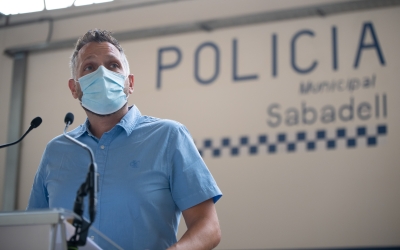 Jesús Rodríguez en un acte a la Policia Municipal | Roger Benet